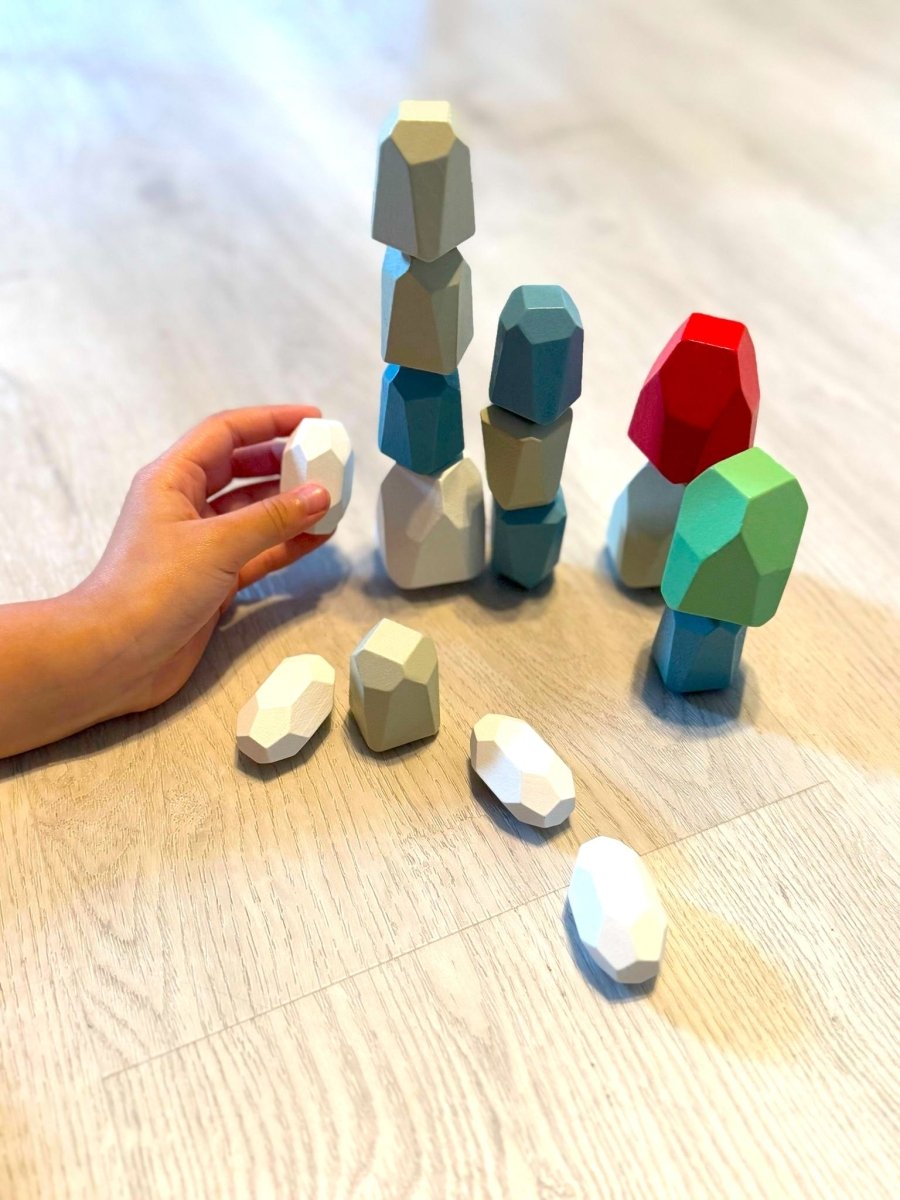 16 farbige Holz Stapelsteine - Kinder Balanciersteine für motorische Entwicklung - Rabadu