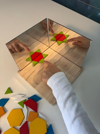 Symmetrie Spiel aus Holz mit Spiegel - mit flachen Bausteinen & Karten - Rabadu